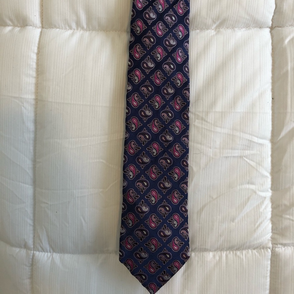 Hugo Boss paisley tie